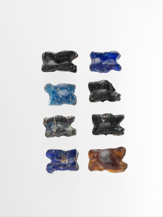 Sklenené astragaly (kĺbové kosti ako kocky), The Met
