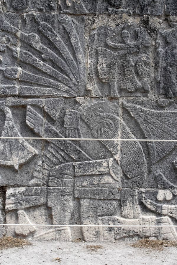 Reliéf s loptovou hrou a obetou, Chichén Itzá